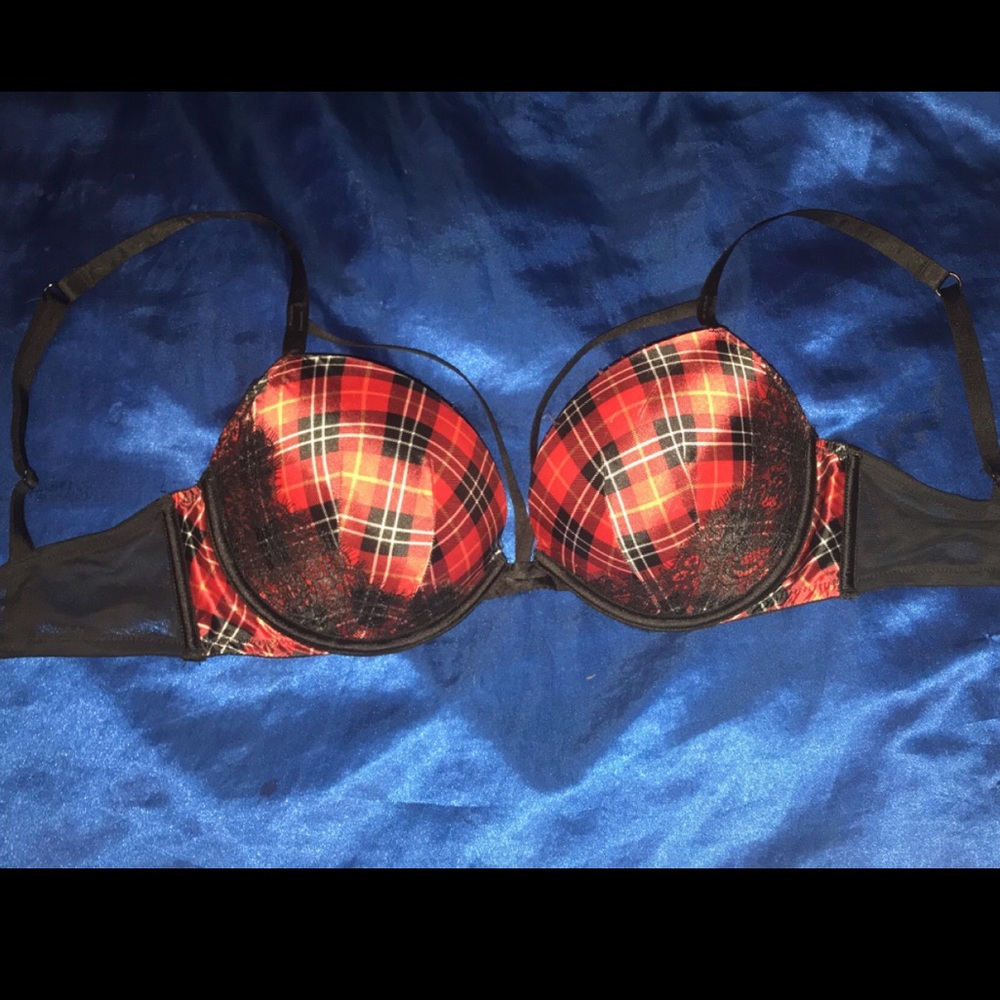 NEW VS bra 32DD